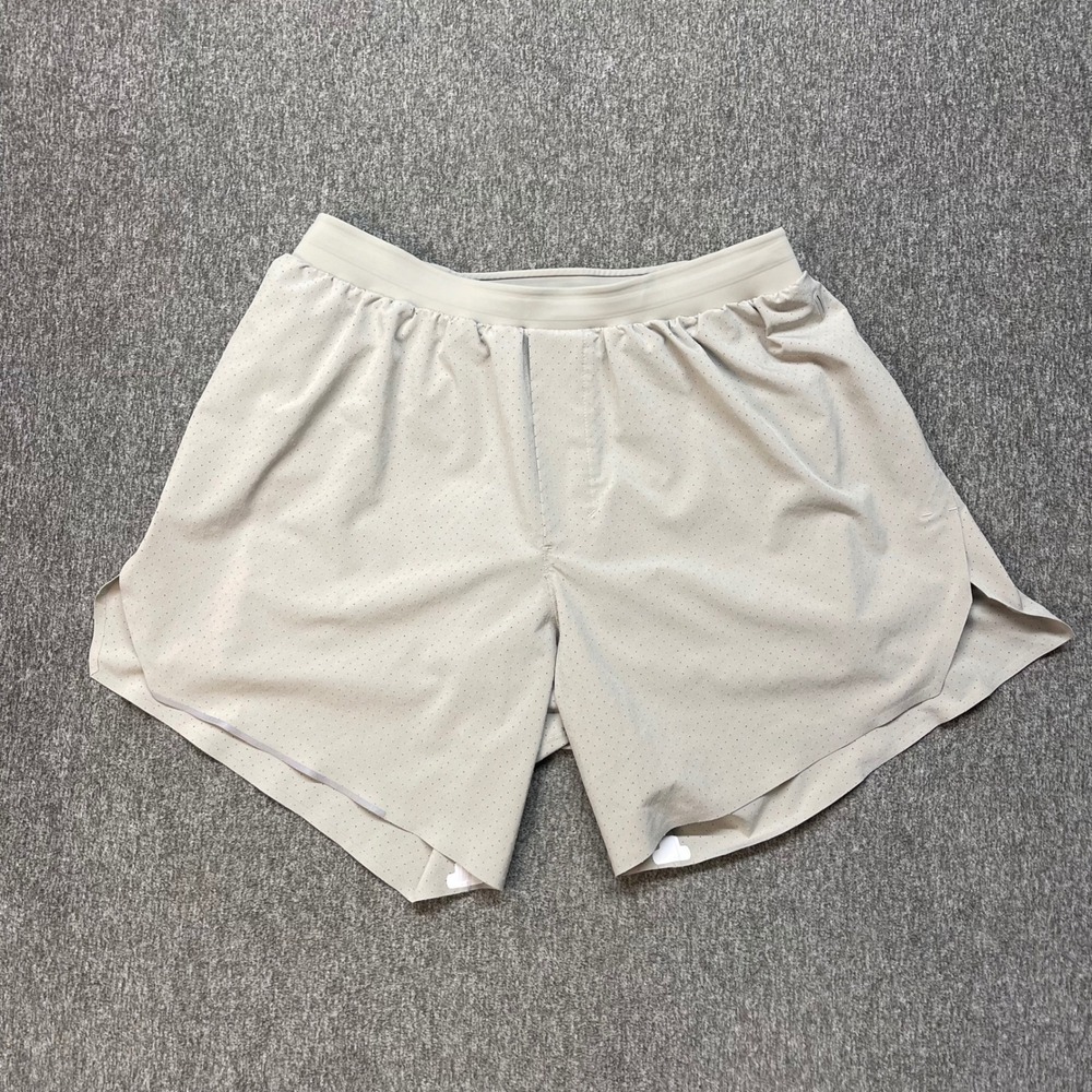 Lululemon Fast and Free Men's S Beige Perforated Running Shorts 5.5" Brief Lined